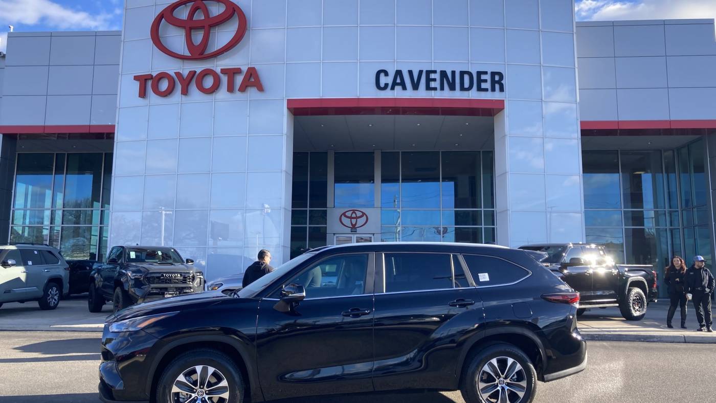 2024 Toyota Highlander LE — SUV — 10,787 mi — San Antonio, TX