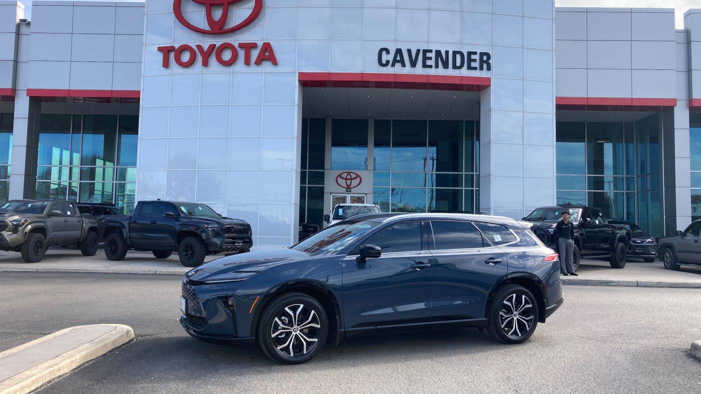 2025 Toyota Crown Signia XLE — SUV — 207 mi — San Antonio, TX