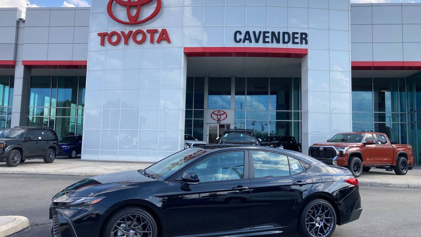 2025 Toyota Camry SE — Sedan — 207 mi — San Antonio, TX