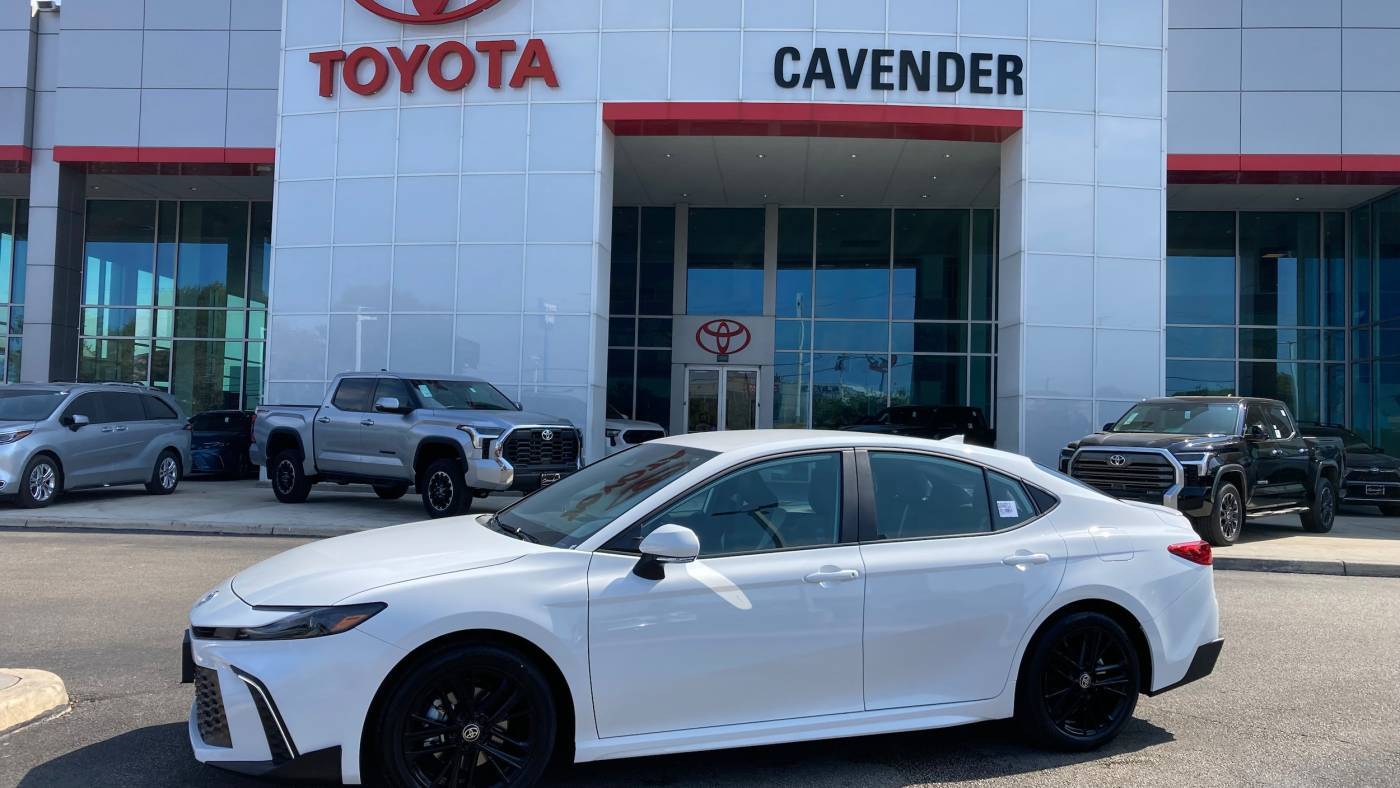 2025 Toyota Camry SE — Sedan — 207 mi — San Antonio, TX