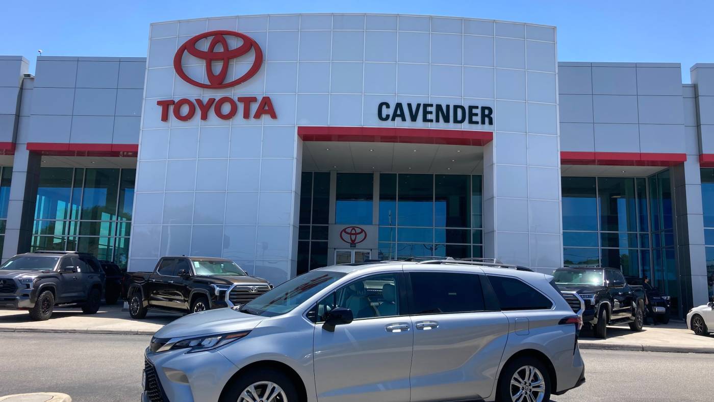 2023 Toyota Sienna XSE — Minivan — 40,060 mi — San Antonio, TX