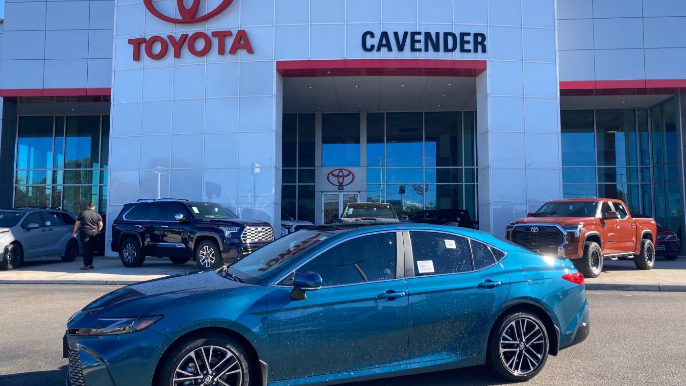 2025 Toyota Camry Hybrid XLE — Sedan — 10,343 mi — San Antonio, TX