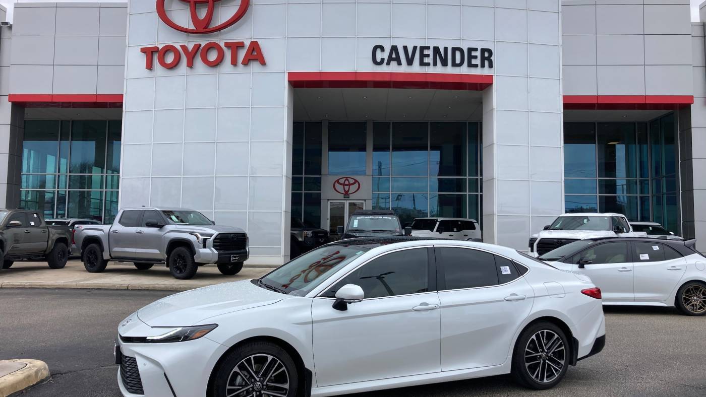 2025 Toyota Camry XLE — Sedan — 5,506 mi — San Antonio, TX