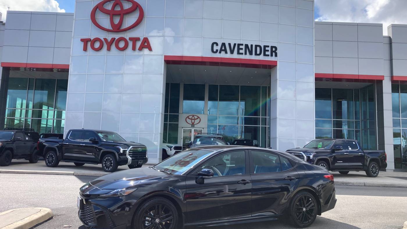 2025 Toyota Camry SE — Sedan — 9,893 mi — San Antonio, TX