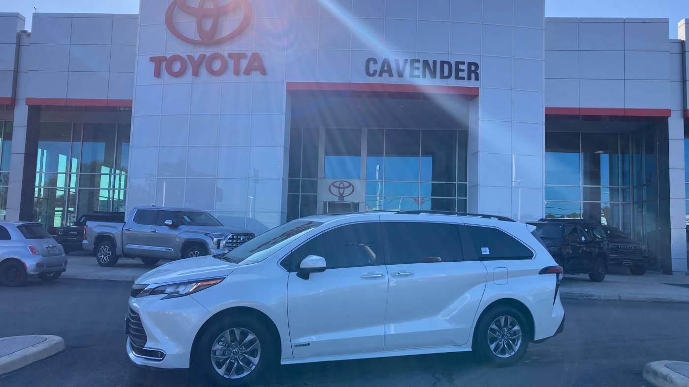 2021 Toyota Sienna XLE — Minivan — 44,431 mi — San Antonio, TX
