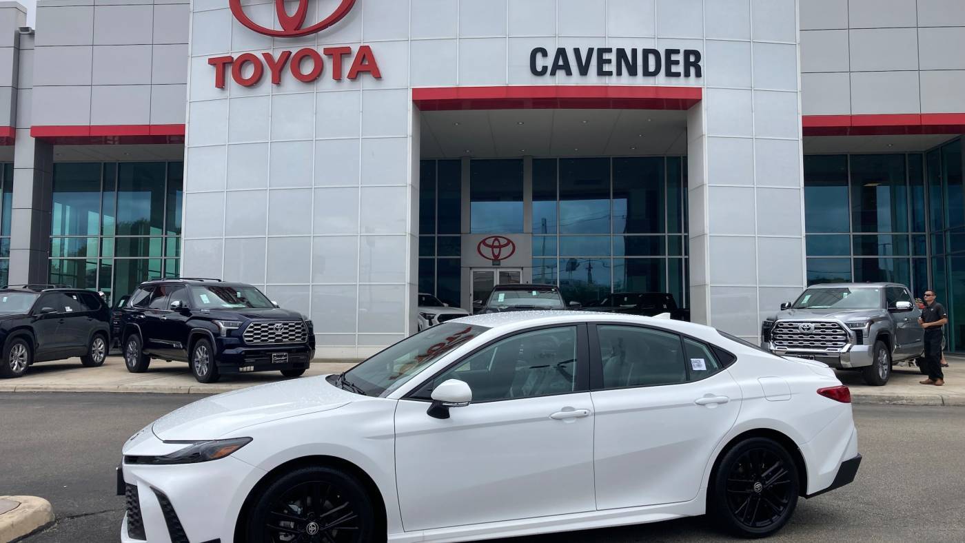 2025 Toyota Camry SE — Sedan — 207 mi — San Antonio, TX