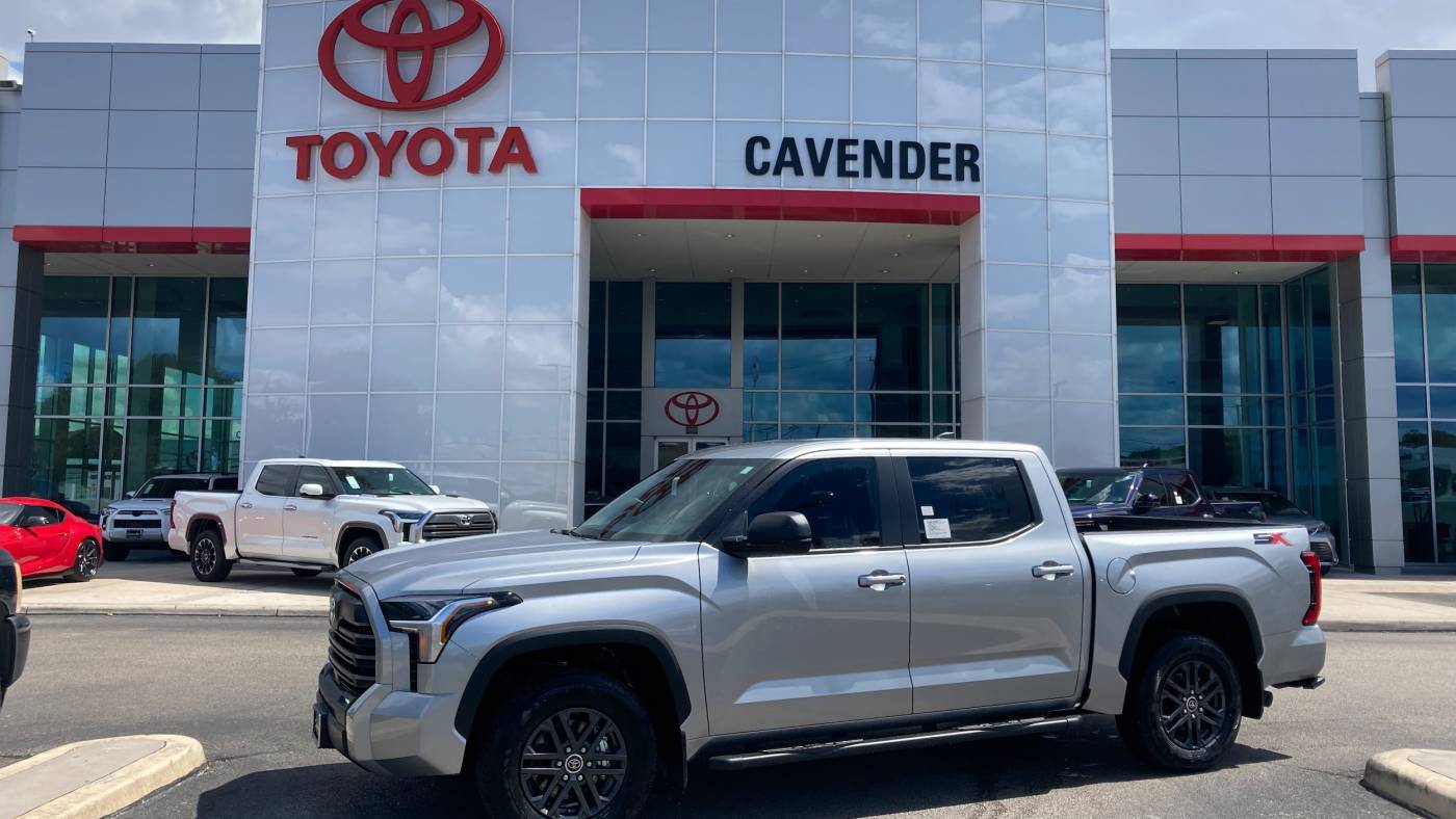 2024 Toyota Tundra SR5 — Pickup Truck — 15,720 mi — San Antonio, TX
