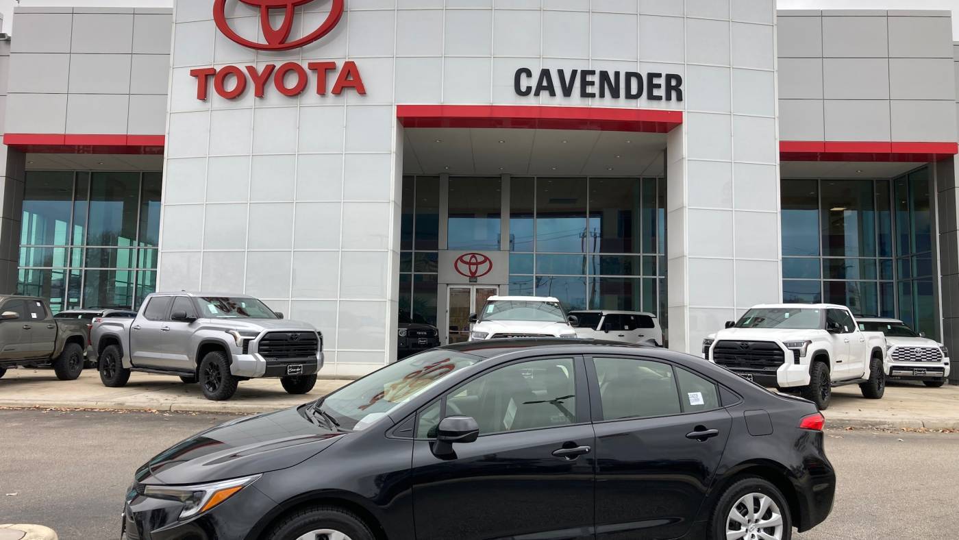 2025 Toyota Corolla Hybrid LE — Sedan — 207 mi — San Antonio, TX