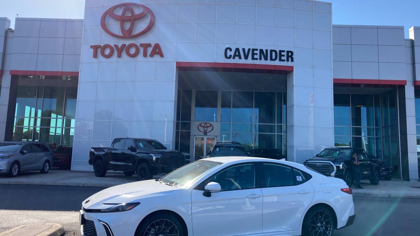 2025 Toyota Camry SE — Sedan — 207 mi — San Antonio, TX