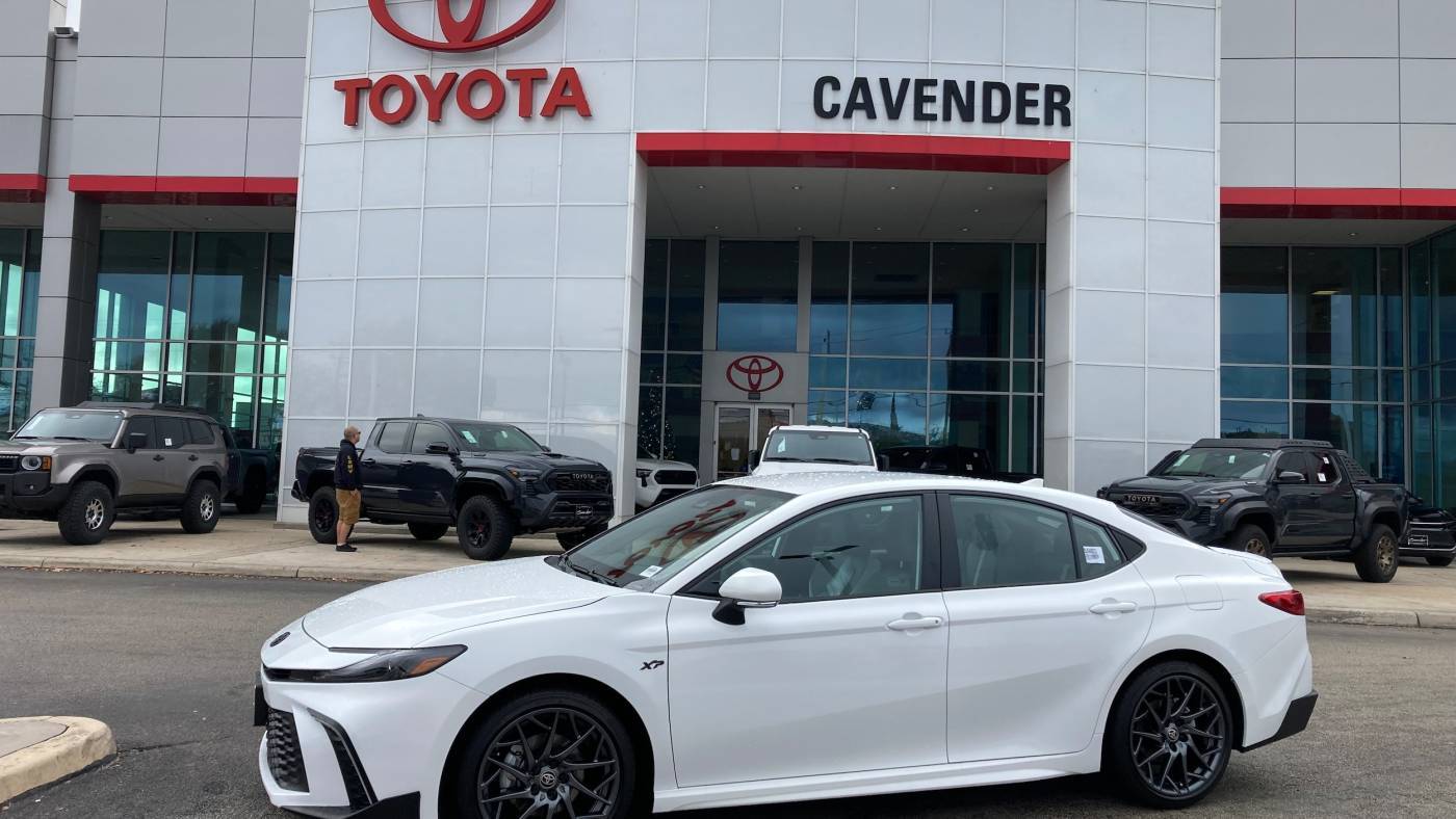 2025 Toyota Camry SE — Sedan — 207 mi — San Antonio, TX