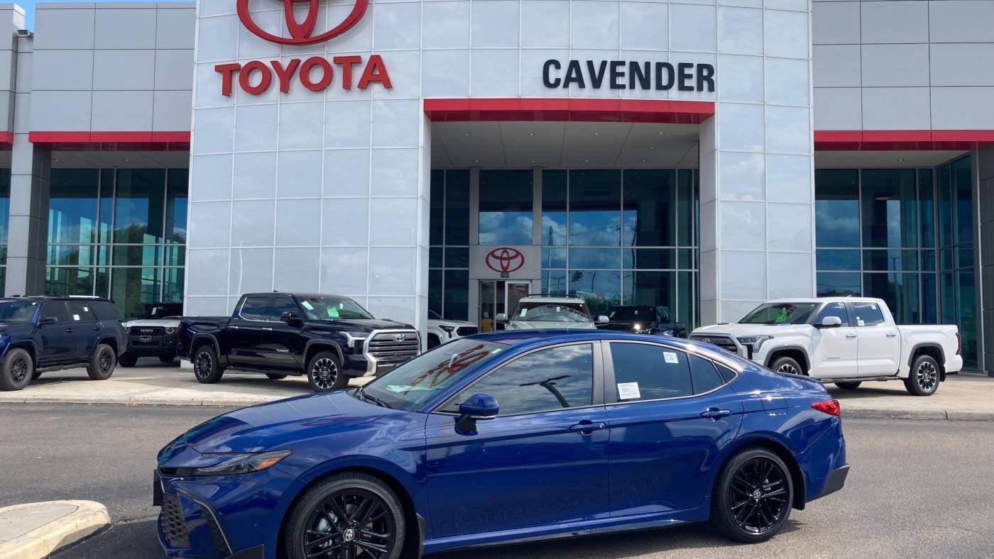 2025 Toyota Camry LE — Sedan — 1,799 mi — San Antonio, TX