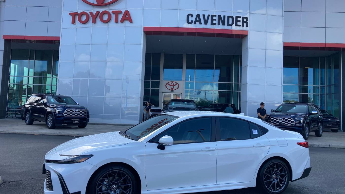 2025 Toyota Camry SE — Sedan — 207 mi — San Antonio, TX
