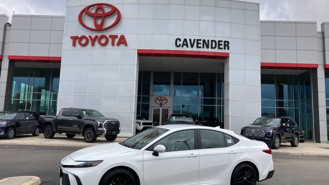 2025 Toyota Camry SE — Sedan — 207 mi — San Antonio, TX
