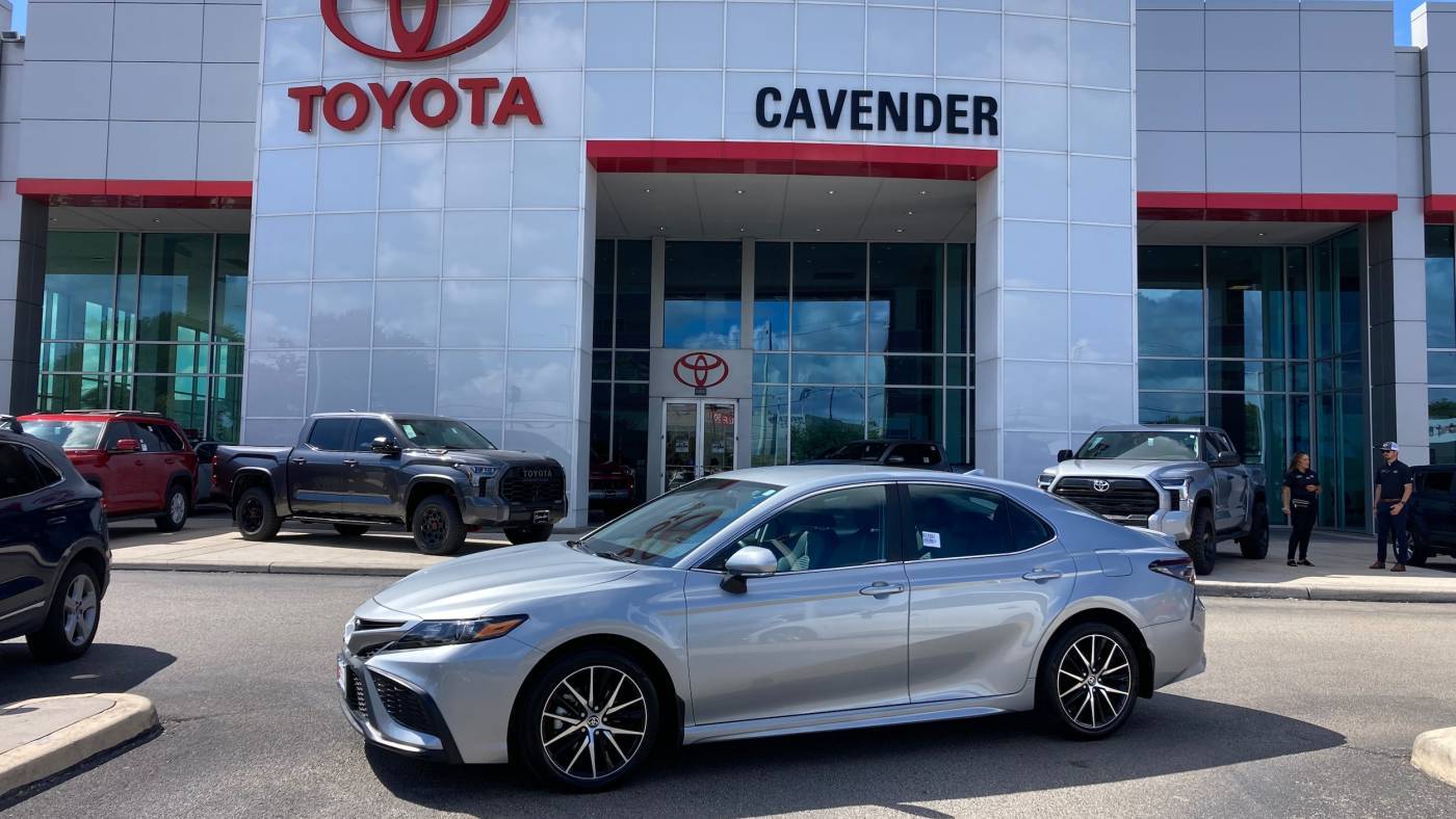 2024 Toyota Camry SE — Sedan — 27,450 mi — San Antonio, TX