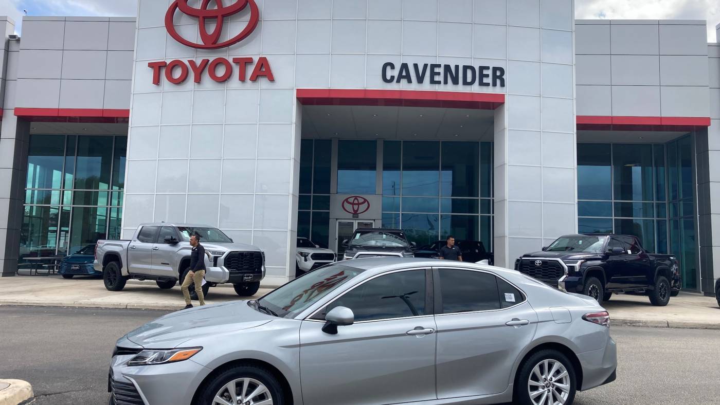 2021 Toyota Camry LE — Sedan — 25,750 mi — San Antonio, TX