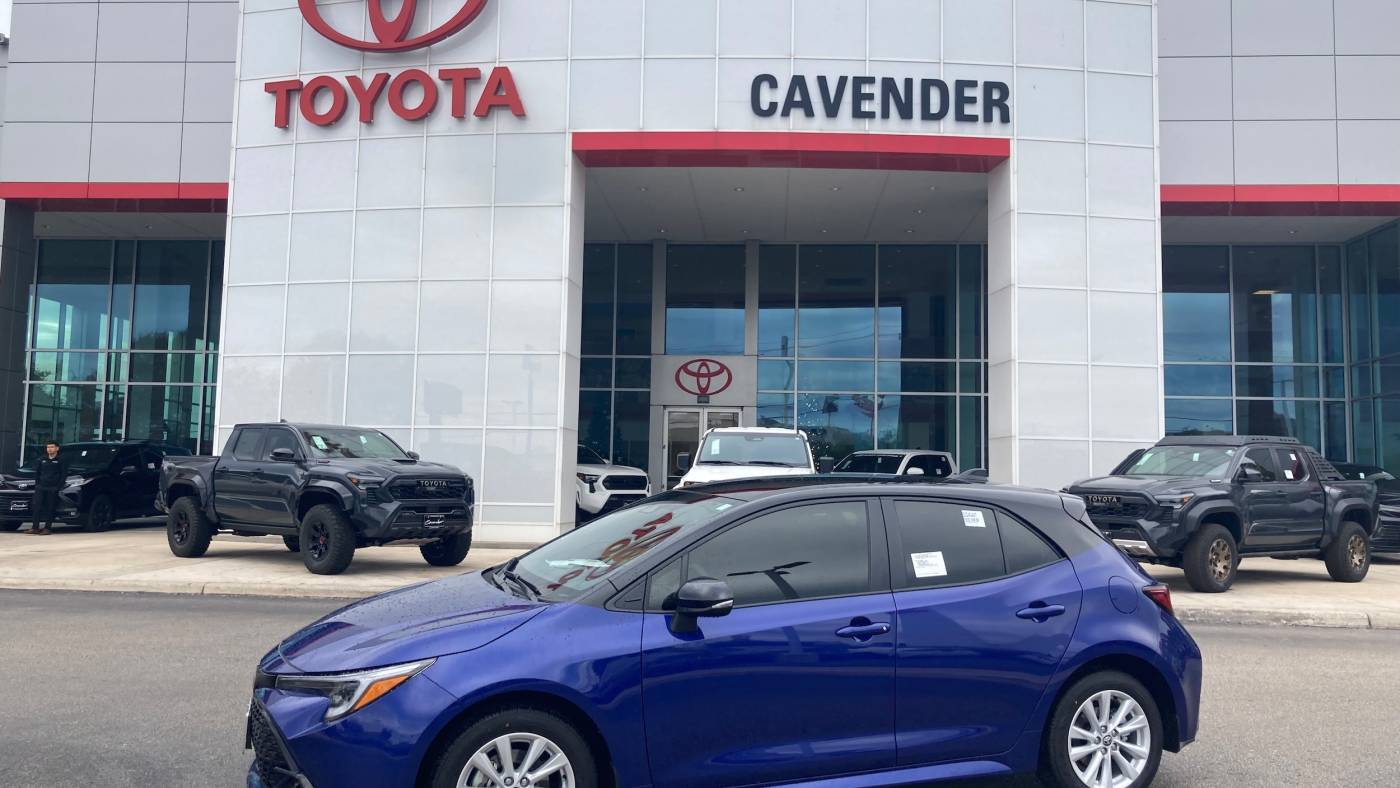 2025 Toyota Corolla Hatchback SE — Sedan — 22,740 mi — San Antonio, TX