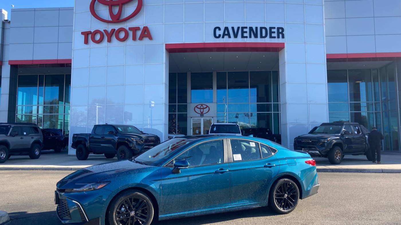 2025 Toyota Camry Hybrid SE — Sedan — 10,303 mi — San Antonio, TX