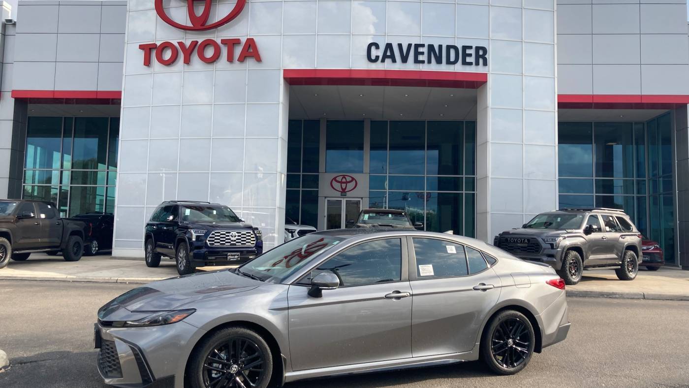 2025 Toyota Camry Hybrid SE — Sedan — 7,336 mi — San Antonio, TX