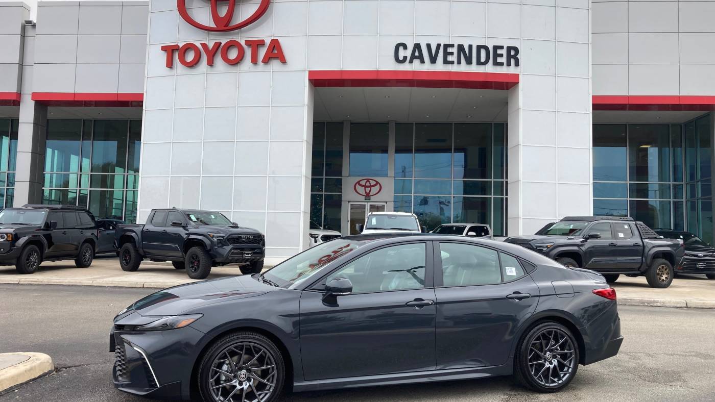 2025 Toyota Camry SE — Sedan — 207 mi — San Antonio, TX