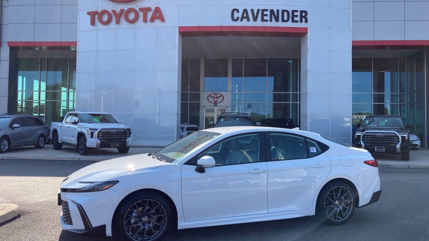 2025 Toyota Camry SE — Sedan — 207 mi — San Antonio, TX