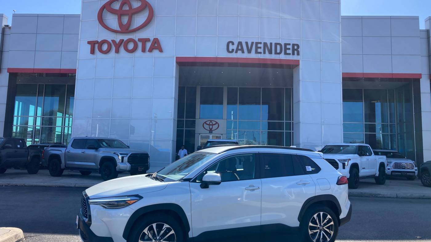 2023 Toyota Corolla Cross XLE — SUV — 32,684 mi — San Antonio, TX