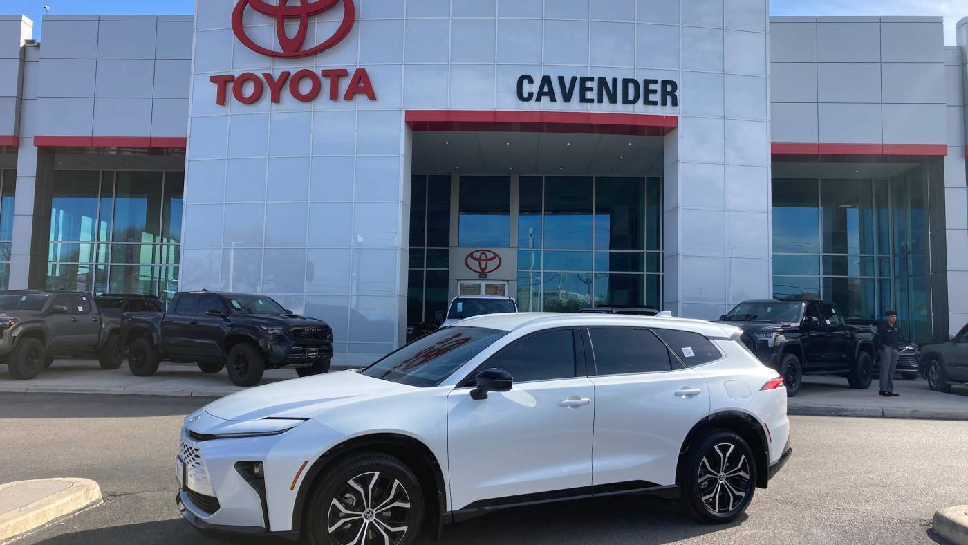 2025 Toyota Crown Signia XLE — SUV — 207 mi — San Antonio, TX