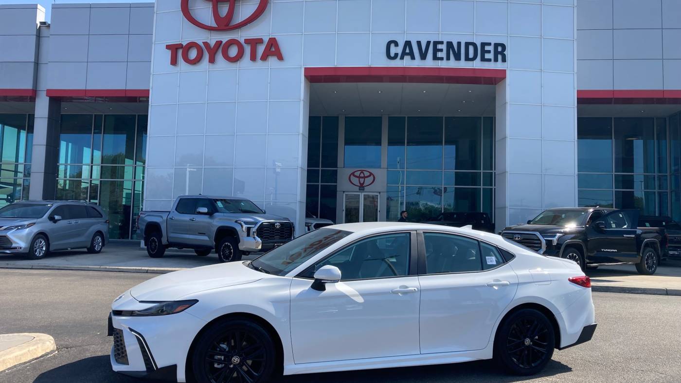 2025 Toyota Camry SE — Sedan — 207 mi — San Antonio, TX