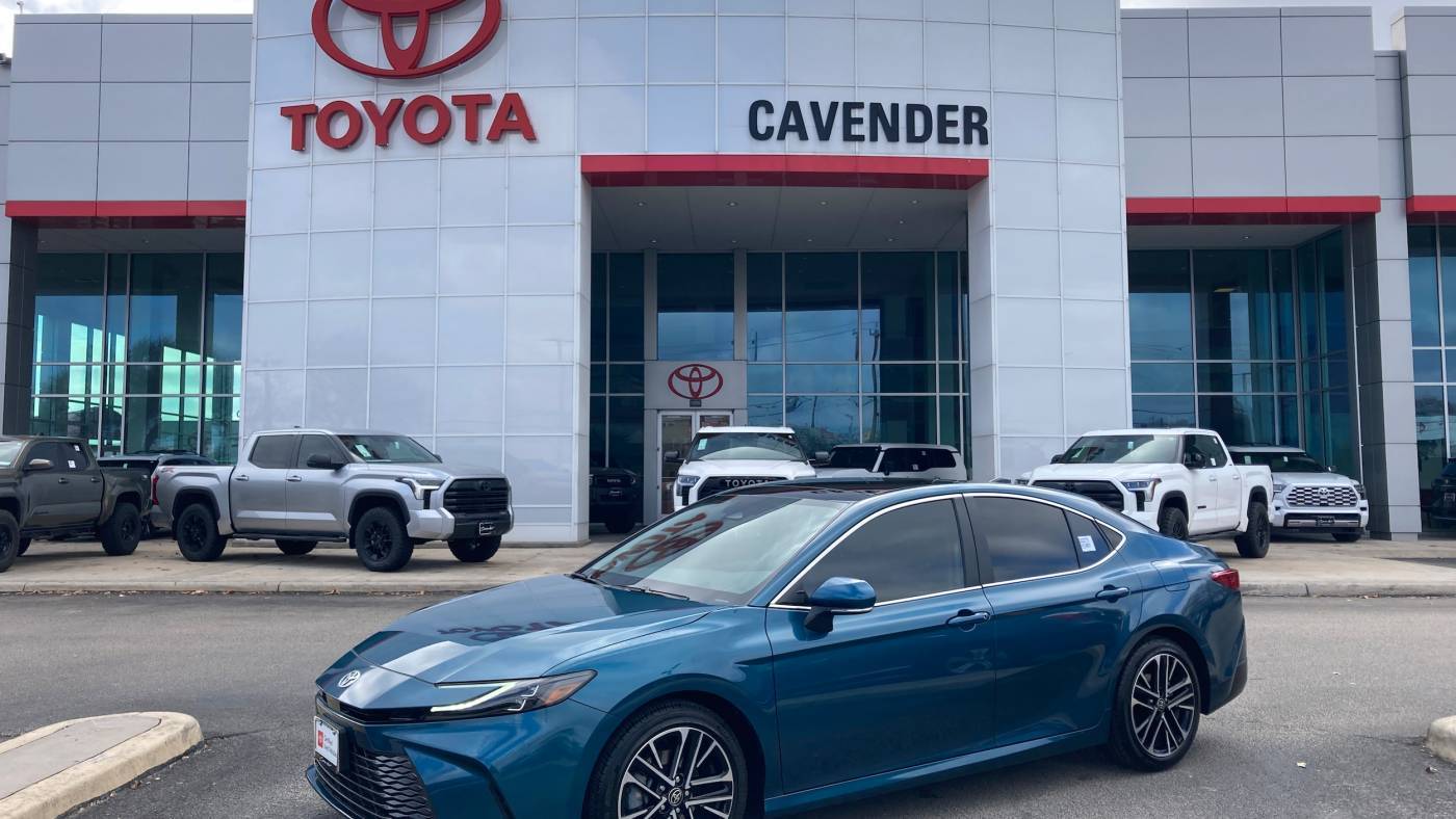 2025 Toyota Camry XLE — Sedan — 6,487 mi — San Antonio, TX