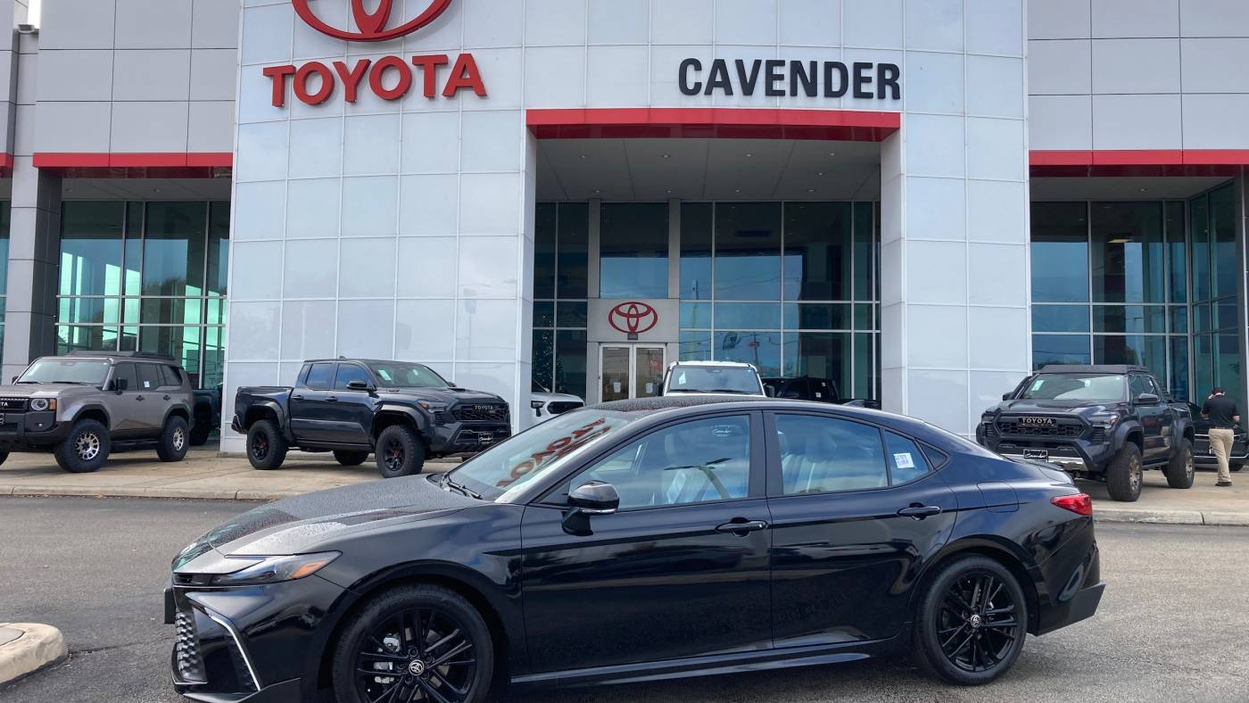 2025 Toyota Camry SE — Sedan — 207 mi — San Antonio, TX