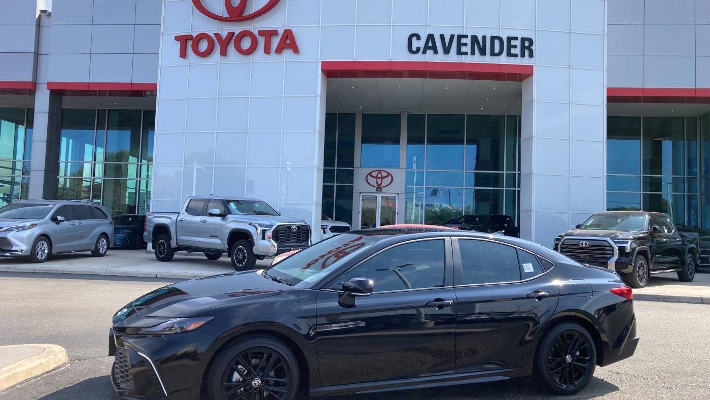 2025 Toyota Camry SE — Sedan — 207 mi — San Antonio, TX