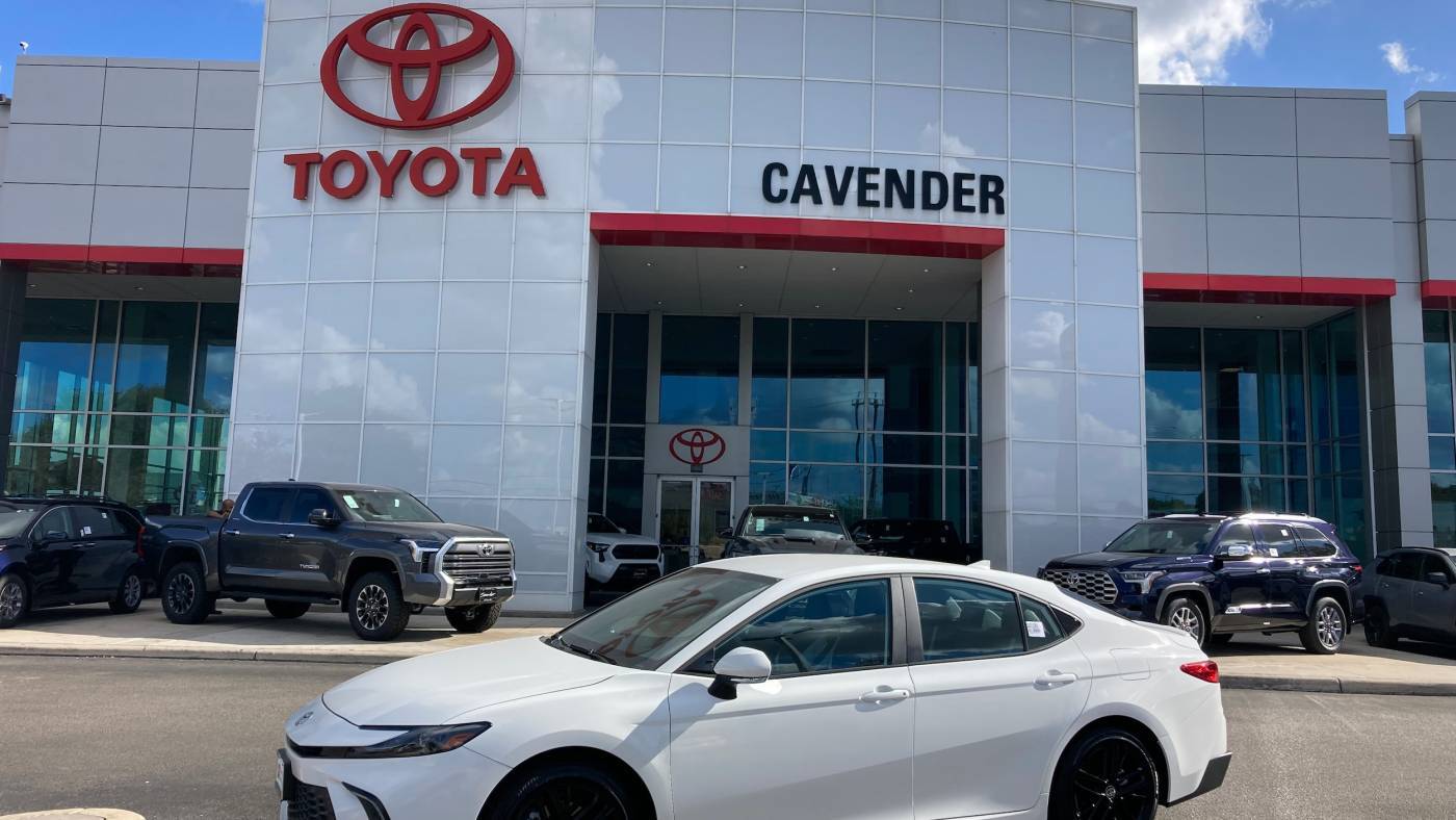 2025 Toyota Camry SE — Sedan — 207 mi — San Antonio, TX