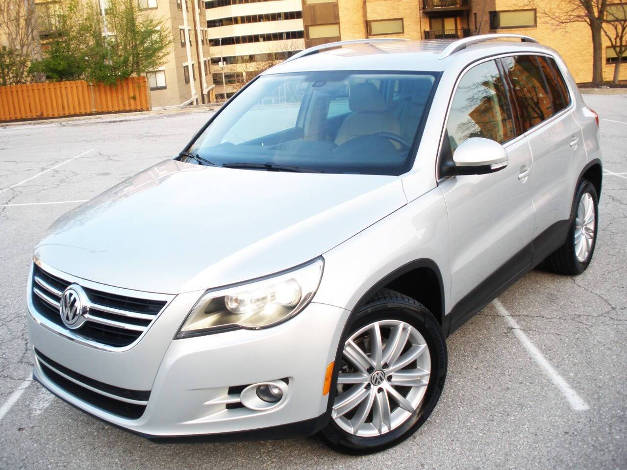 2009 Volkswagen Tiguan SE — SUV — 114,498 mi — Kansas City, MO
