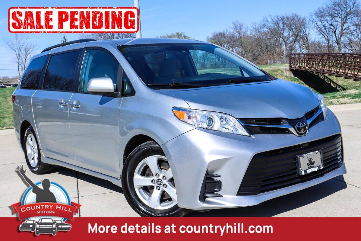 2019 Toyota Sienna LE — Minivan — 102,049 mi — Merriam, KS
