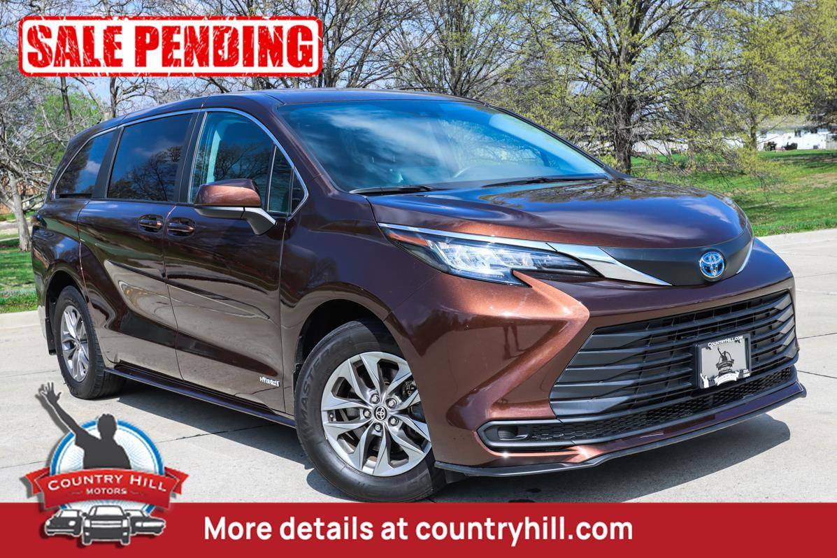 2021 Toyota Sienna LE — Minivan — 36,481 mi — Merriam, KS
