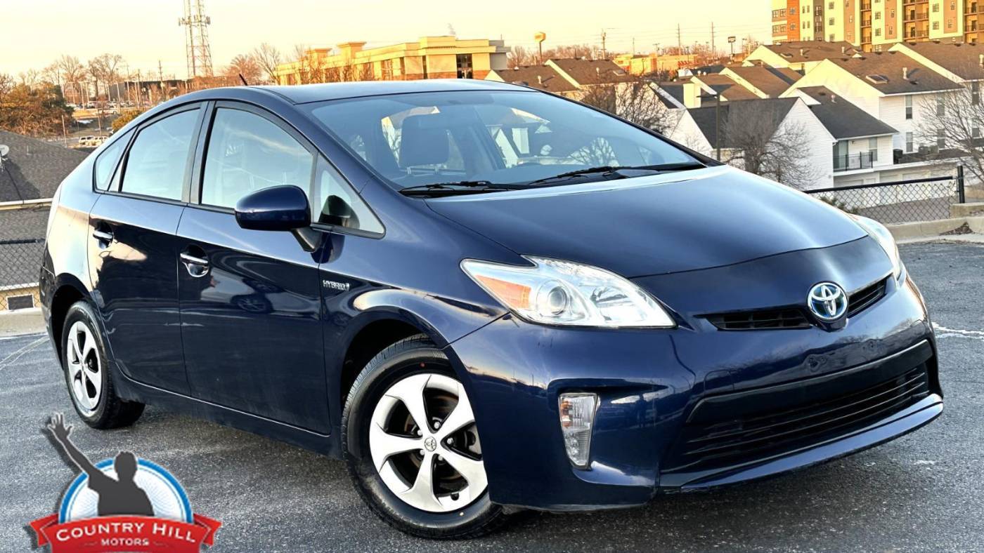 2014 Toyota Prius Three — Sedan — 135,902 mi — Merriam, KS