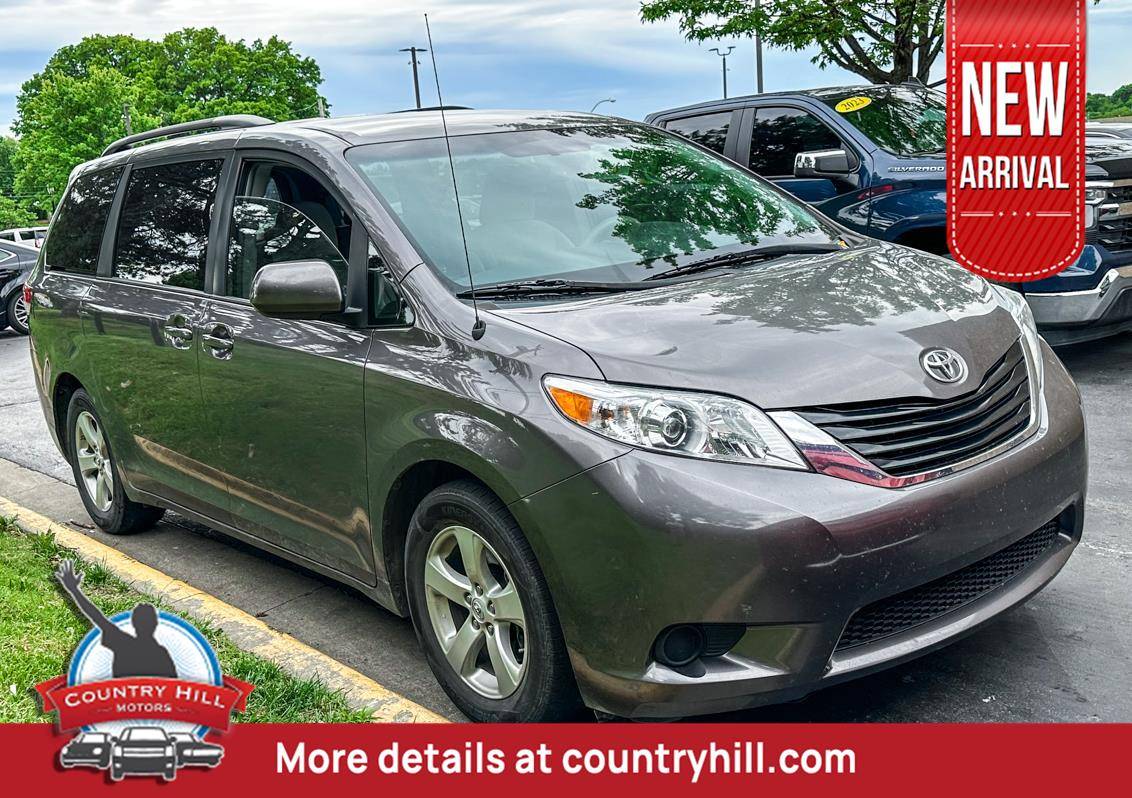 2013 Toyota Sienna LE — Minivan — 175,930 mi — Merriam, KS