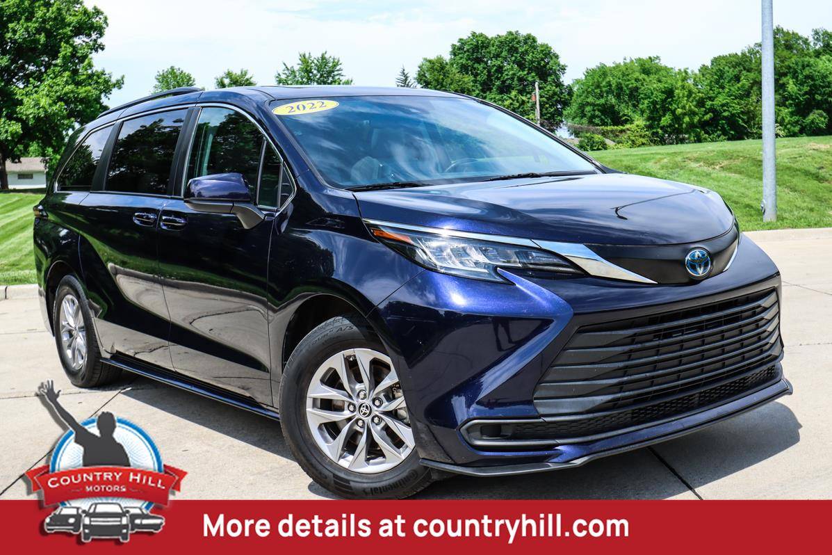 2022 Toyota Sienna LE — Minivan — 82,216 mi — Merriam, KS