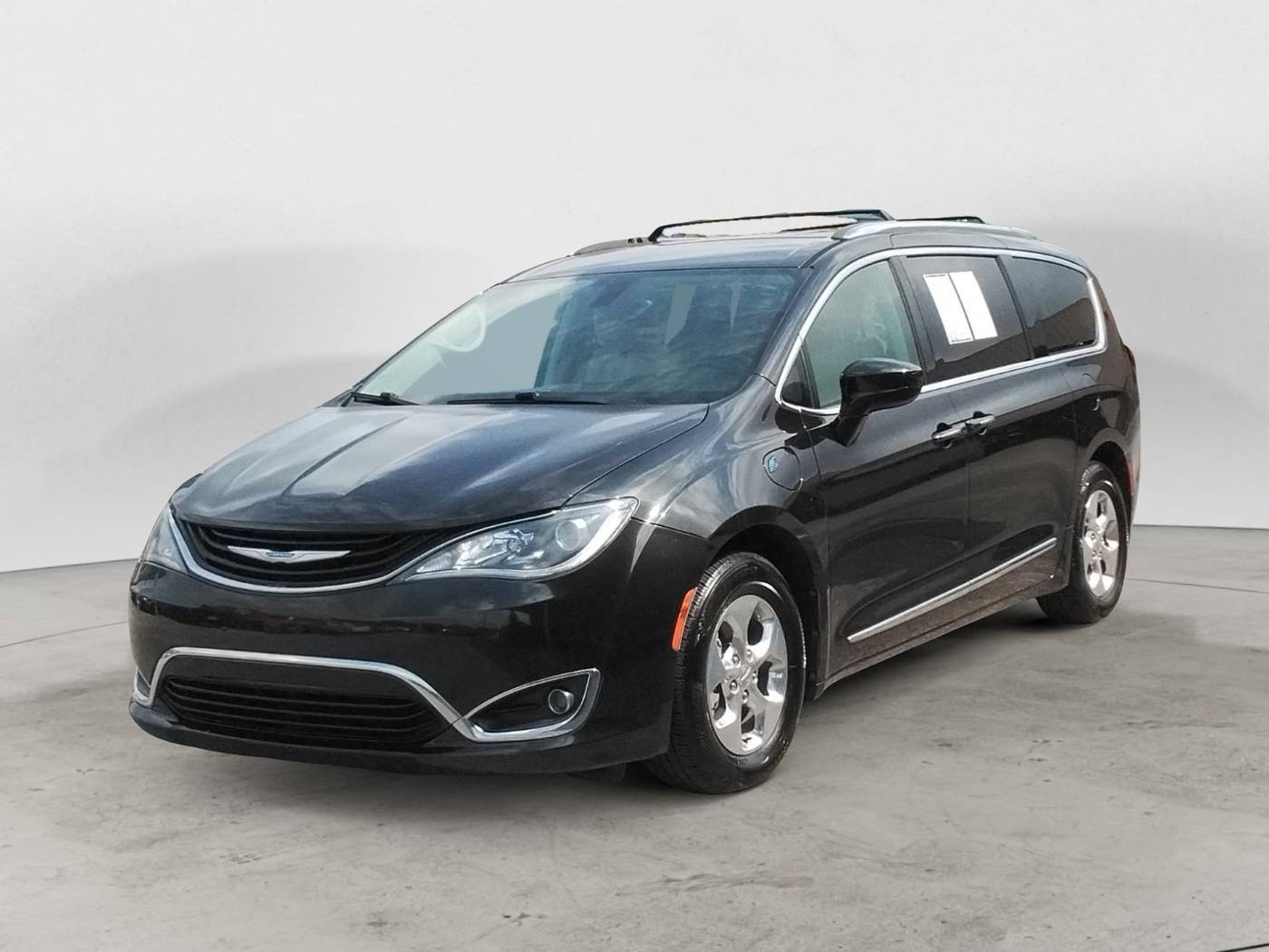 2018 Chrysler Pacifica Hybrid Touring L — Minivan — 69,441 mi — San Antonio, TX