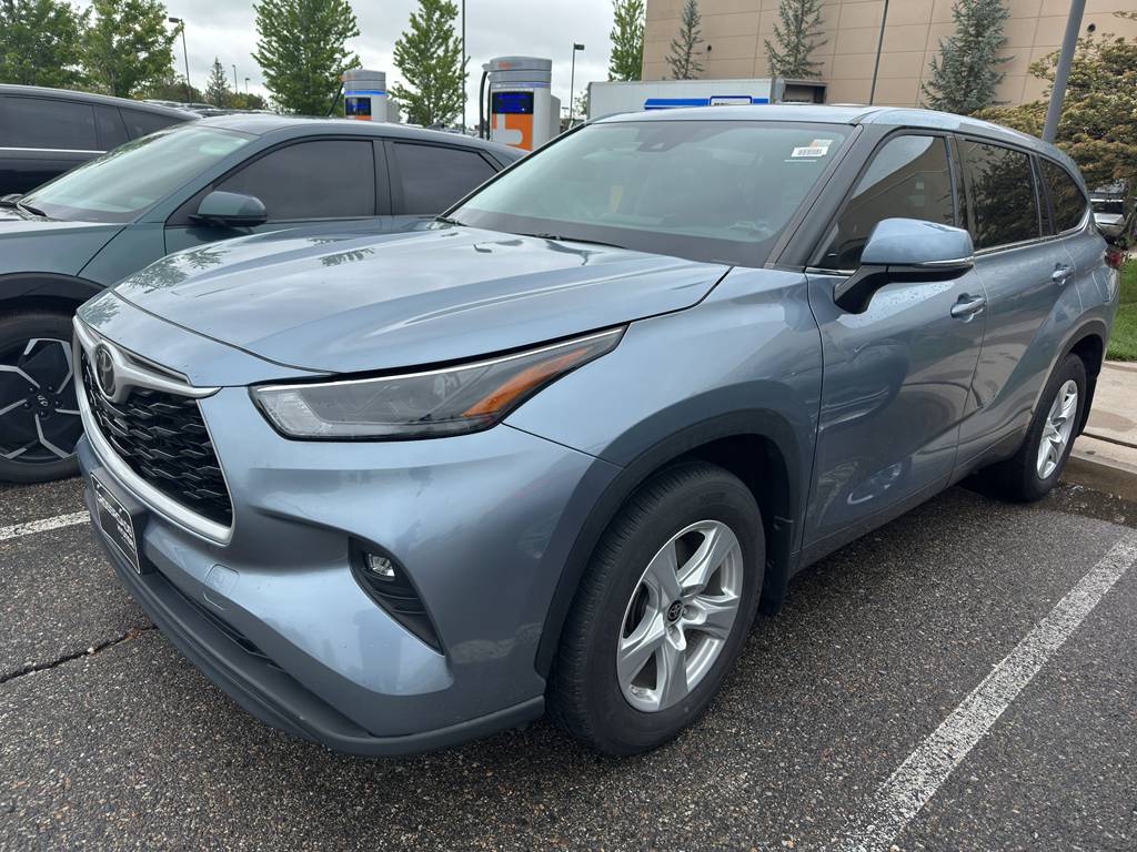 2022 Toyota Highlander LE — SUV — 22,972 mi — Loveland, CO