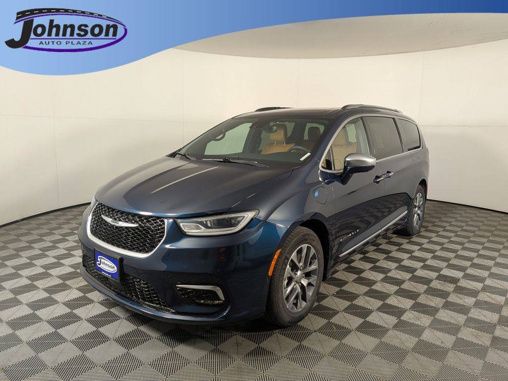 2022 Chrysler Pacifica Hybrid Pinnacle — Minivan — 26,962 mi — Brighton, CO