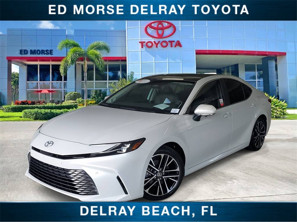 2025 Toyota Camry Hybrid XLE — Sedan — 327 mi — Delray Beach, FL