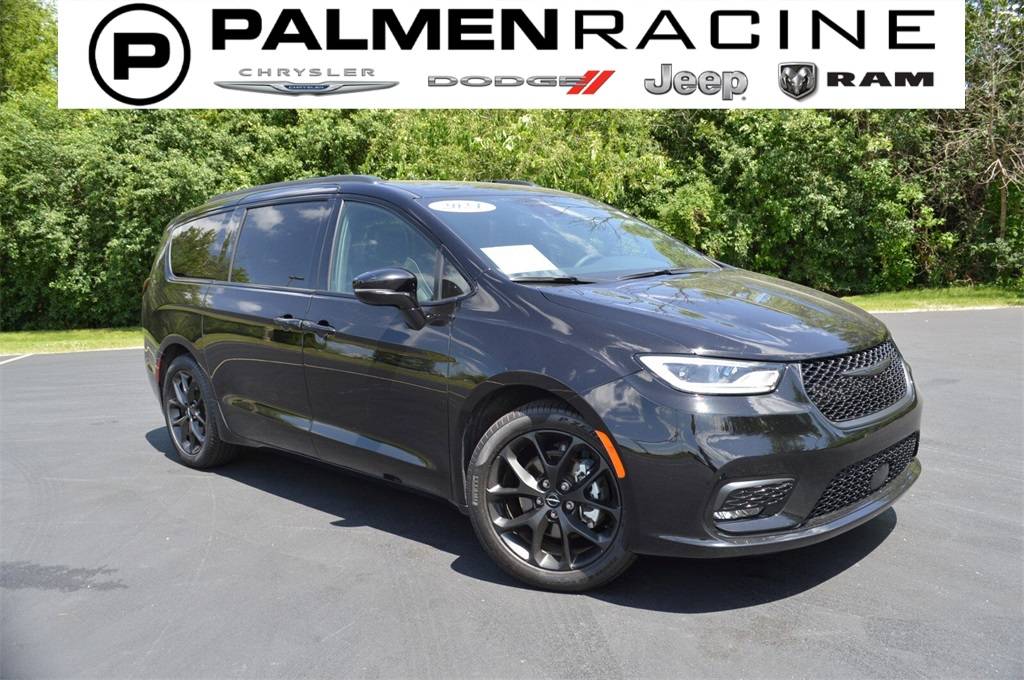 2024 Chrysler Pacifica Limited — Minivan — 36,619 mi — Racine, WI