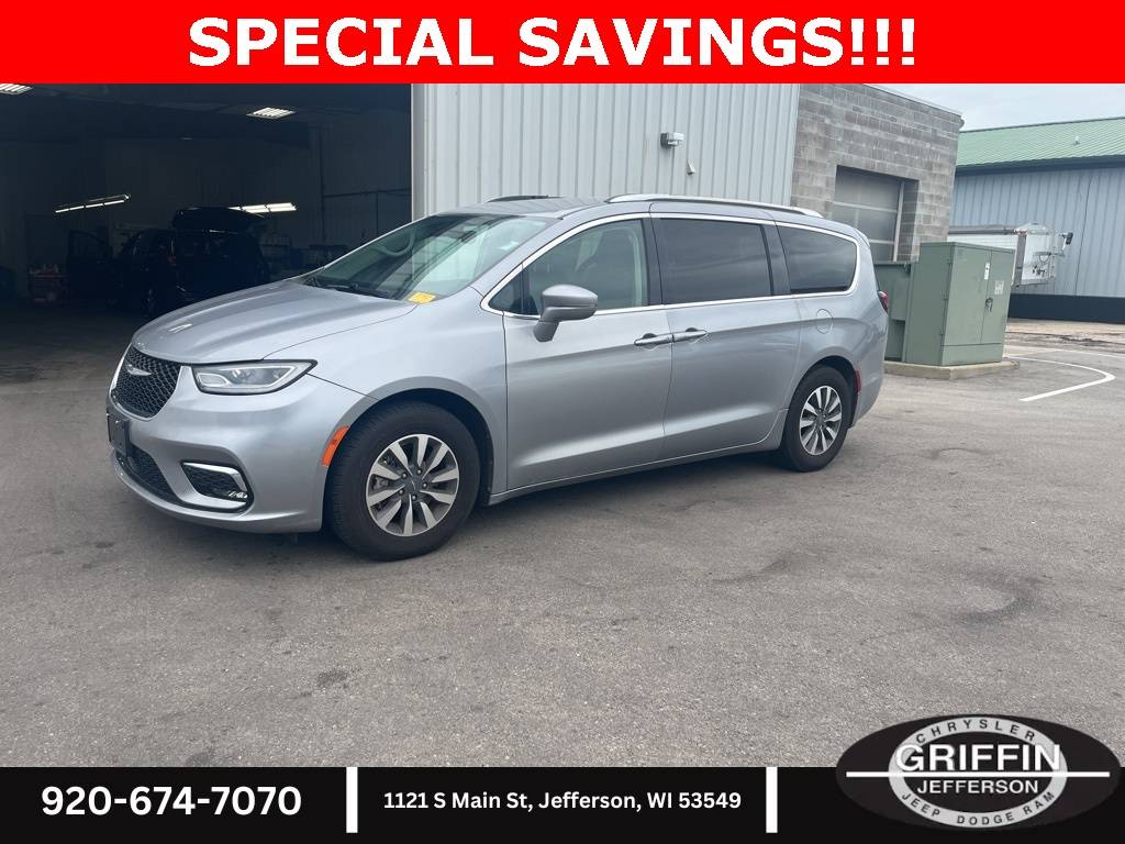 2021 Chrysler Pacifica Touring L — Minivan — 53,248 mi — Jefferson, WI