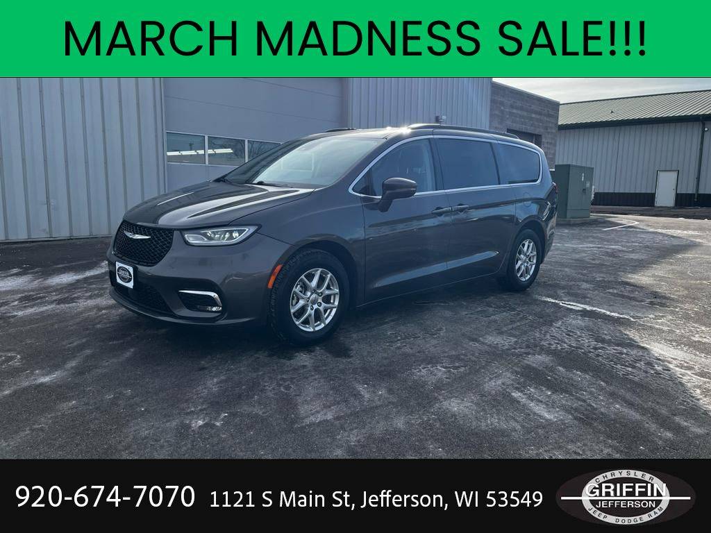 2022 Chrysler Pacifica Touring L — Minivan — 57,229 mi — Jefferson, WI