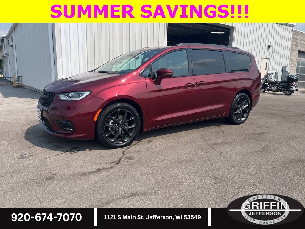 2021 Chrysler Pacifica Touring L — Minivan — 44,225 mi — Jefferson, WI