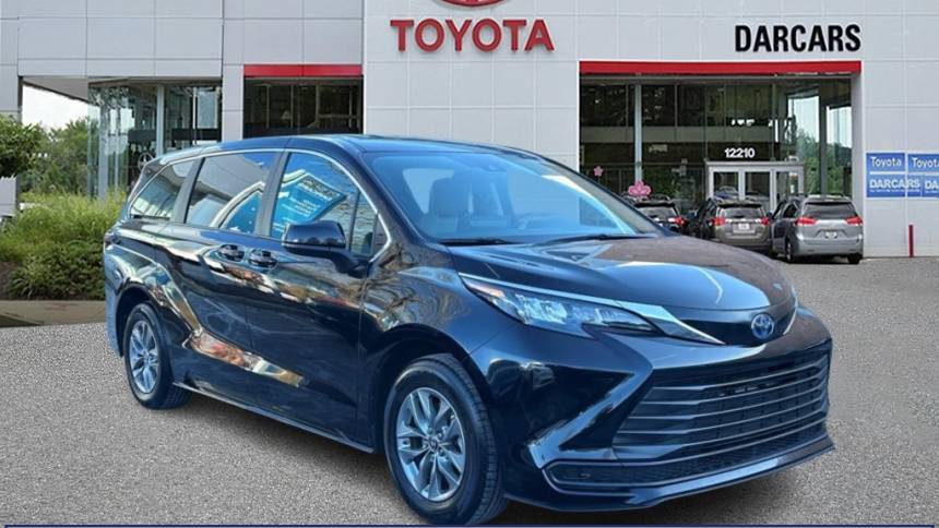 2024 Toyota Sienna LE — Minivan — 28,107 mi — Silver Spring, MD