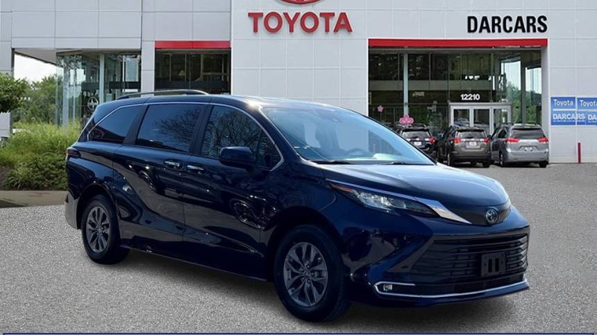 2023 Toyota Sienna XLE — Minivan — 45,816 mi — Silver Spring, MD
