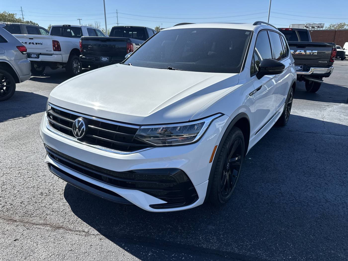 2023 Volkswagen Tiguan SE R-Line Black — SUV — 31,357 mi — Springfield, TN