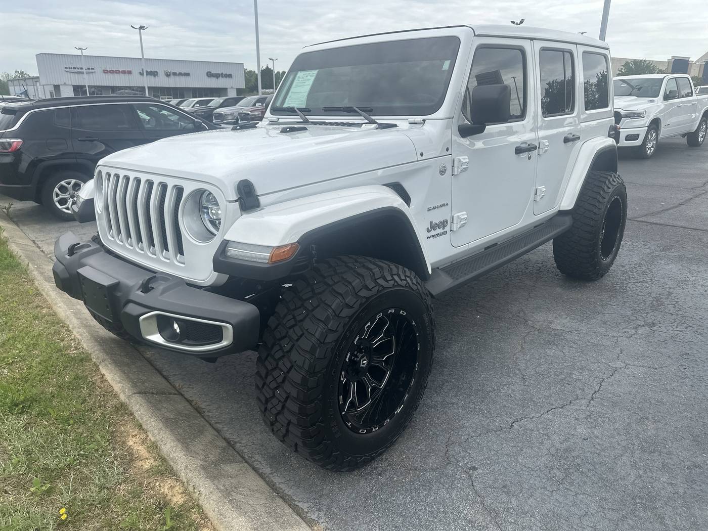 2020 Jeep Wrangler Sahara — SUV — 30,365 mi — Springfield, TN