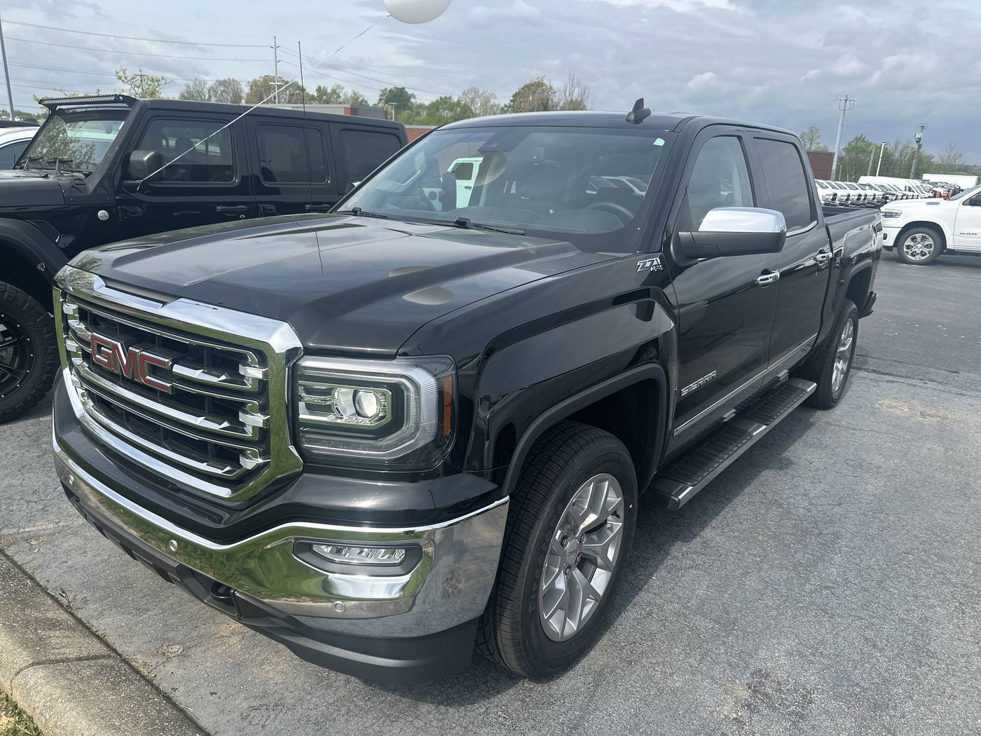 2018 GMC Sierra 1500 SLT — Pickup Truck — 82,651 mi — Springfield, TN